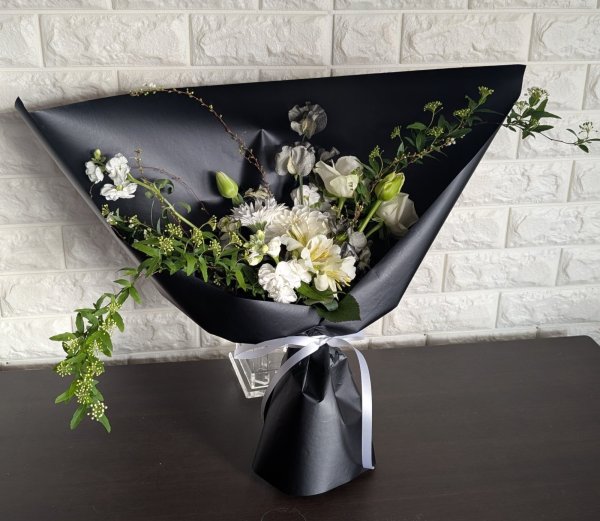 画像1: 2026年3月卒業式コンパクトタイプ花束(黒×白系) (1)