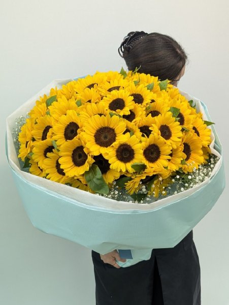 画像1: 2026年7月ひまわり108本の花束 (1)
