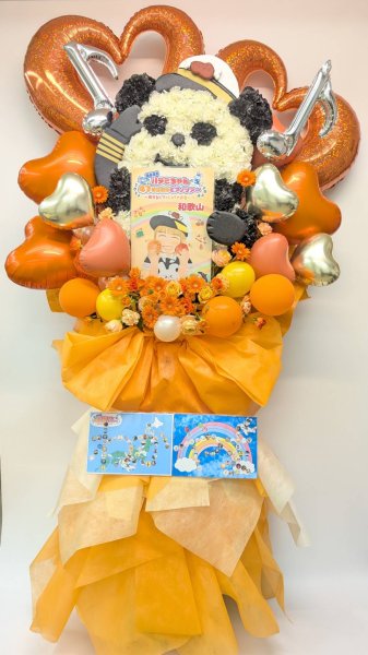 画像1: ハラミちゃんのライブツアー会場へお届けした、パンダモチーフの特殊フラワースタンド (1)